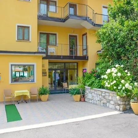 Piccolo Paradiso 4*
