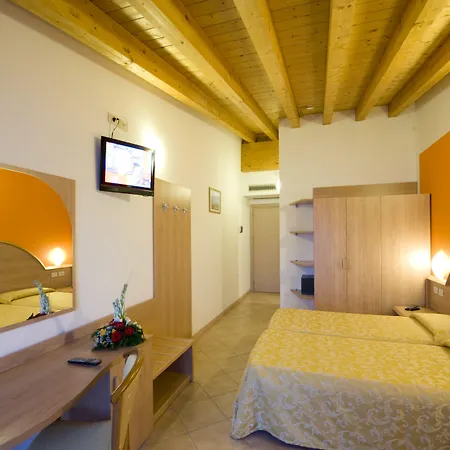 Отель Piccolo Paradiso 4*